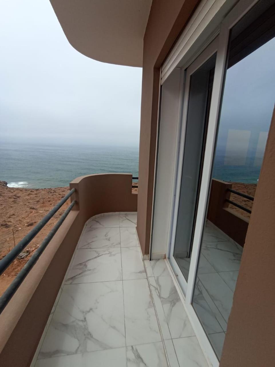 Seaside Horizon *